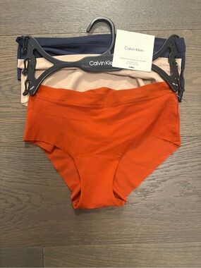 Calvin Klein ladies hipster underwear NWT SM ret $51 w tax